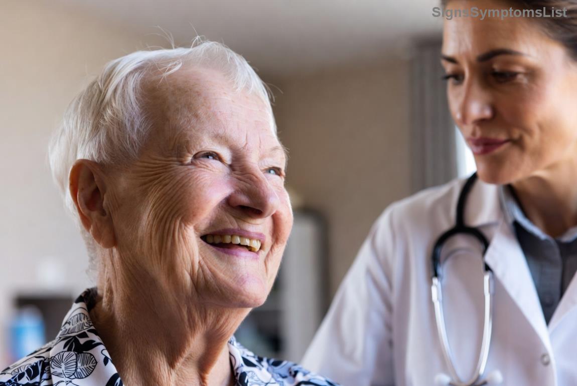 Moment de soutien émotionnel : famille entourant un proche avec cancer du sein