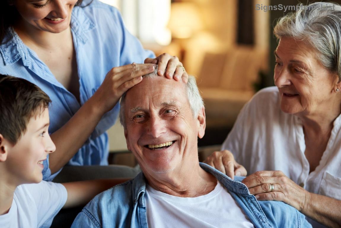 Bild von Lungenkrebs-Zellen unter dem Mikroskop, symbolisch für die Komplexität der Erkrankung