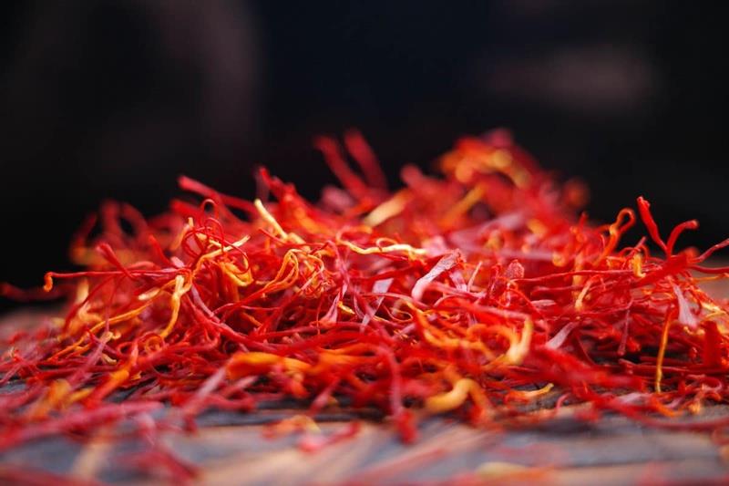 How to distinguish real and fake saffron?  Note when buying