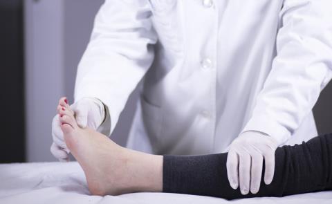 How to properly care for diabetic foot ulcers?
