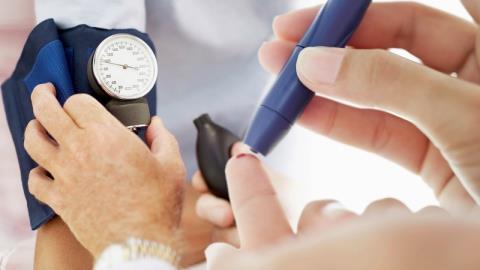Distinguish between hypoglycemia and hypotension quickly