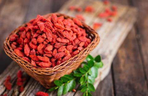 Instructions pour faire du thé aux baies de goji et au chrysanthème pour améliorer la santé