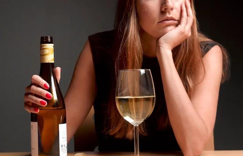 Beber cerveza durante la menstruación, ¿bueno o malo?  Conceptos erróneos a evitar