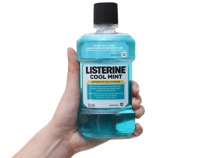 Что делает жидкость для полоскания рта Listerine?  Несколько неожиданных применений Listerine