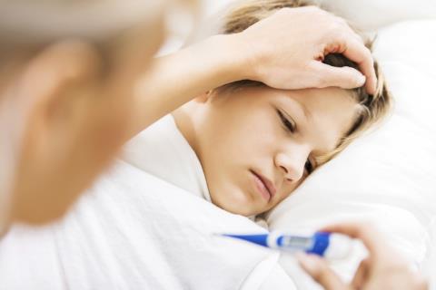 What are the common signs of hepatitis in children?