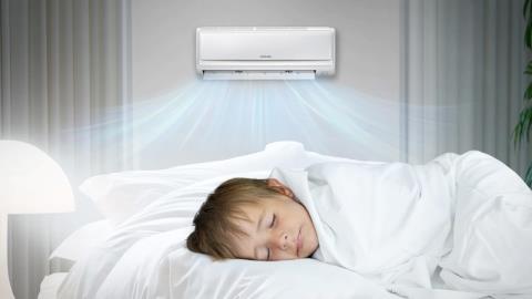 質問への回答: 熱がある子供はエアコンの中で横たわるべきですか?