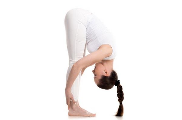 10 ćwiczeń jogi leczących zwyrodnienie kręgosłupa