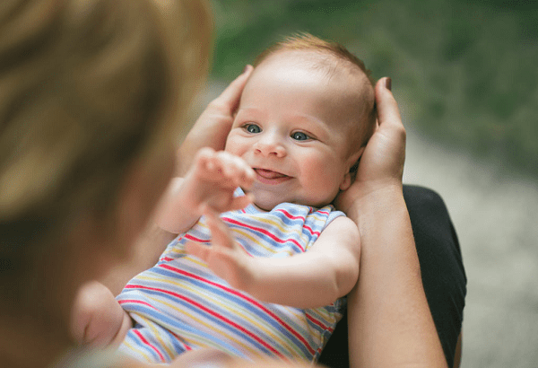 Apakah yang perlu anda perhatikan apabila bayi anda mencapai tanda 2 bulan?