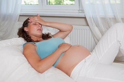 Dolores de cabeza durante el embarazo: consejos útiles para embarazadas