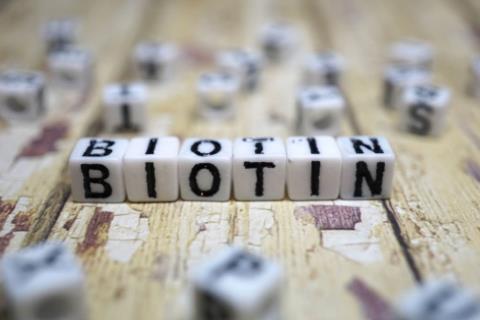 ¿Biotina (vitamina B7) acné o acné?