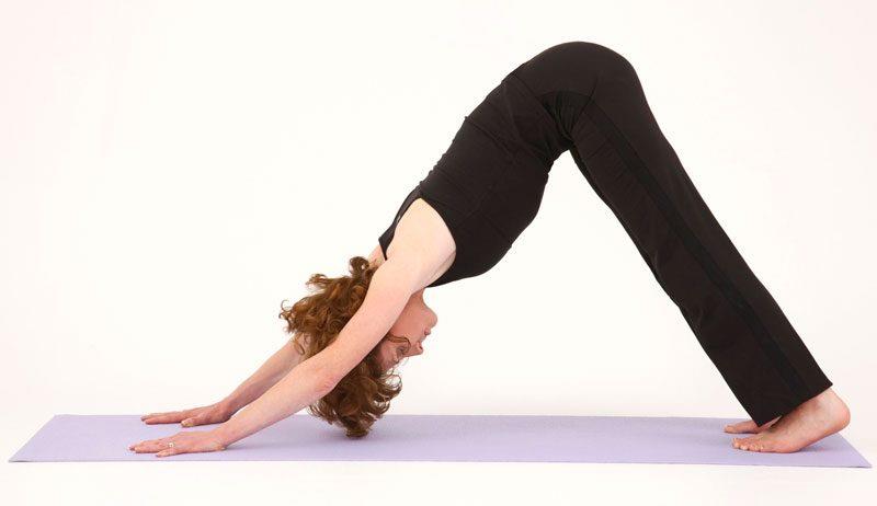 Diga-lhe os exercícios de ioga mais eficazes para dor nas costas