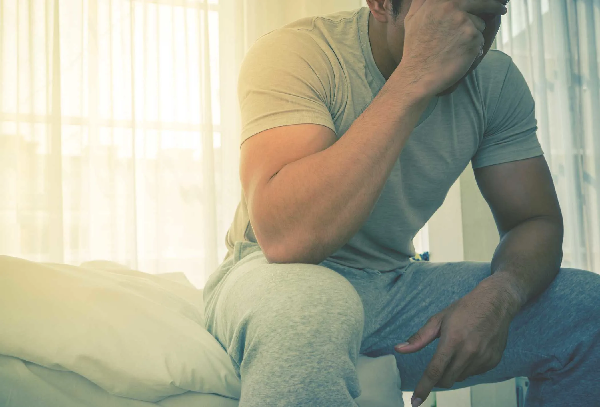 Perché gli uomini soffrono di incontinenza urinaria?