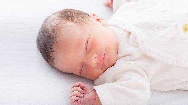 Entwicklung und Pflege von 7 Monate alten Babys