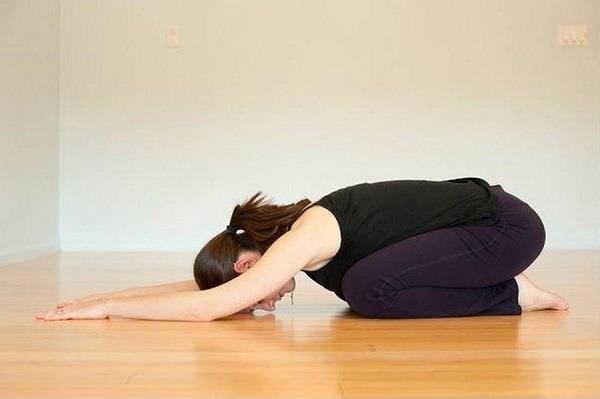 10 exerciții de yoga pentru a vindeca degenerescenta coloanei vertebrale