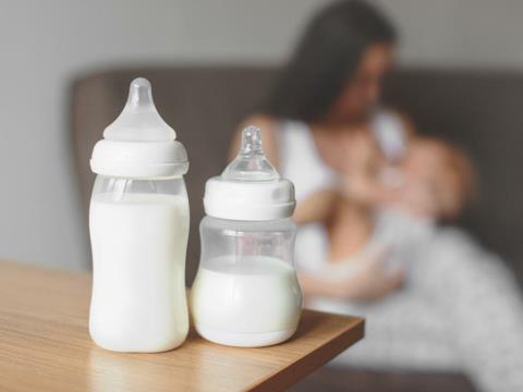 Compare breast milk and formula with the same choice from experts