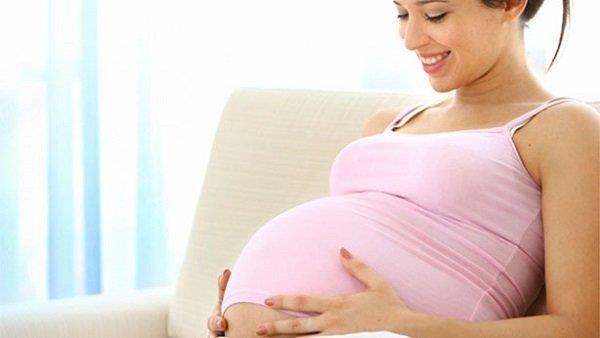 What should a mother do when the baby has a knotted umbilical cord during pregnancy?