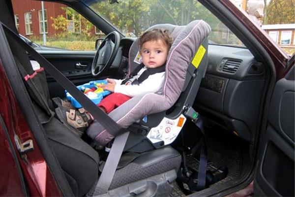 Hal-hal yang perlu diingat ketika memilih kursi mobil untuk anak Anda