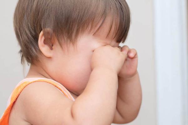 Obstruktion der Tränendrüse bei Kindern