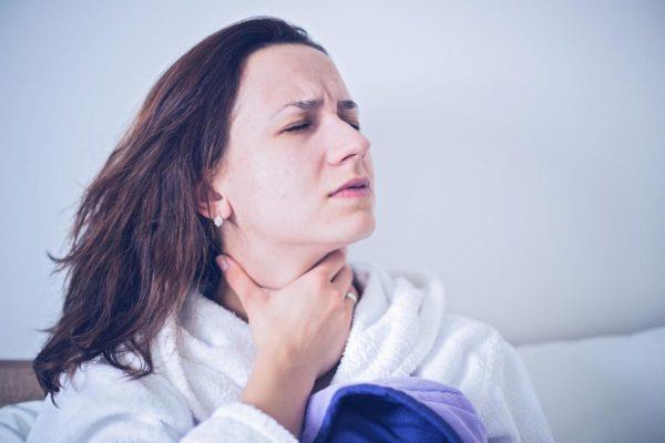 Laryngite : causes, symptômes et traitement