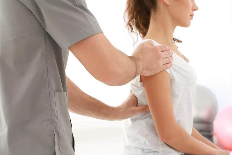 緩解頸後頭痛的原因和方法 • SignsSymptomsList.com