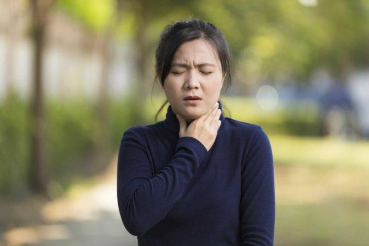 Ear pain when swallowing: Why?  • SignsSymptomsList.com